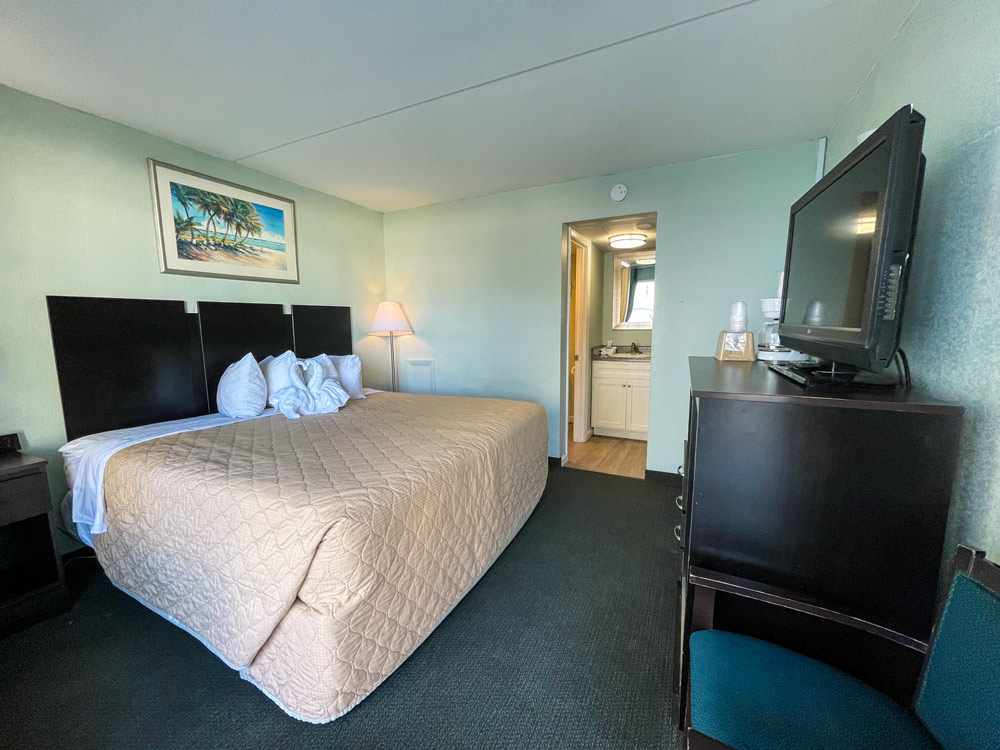 accommodation Side View with 1 King Bed