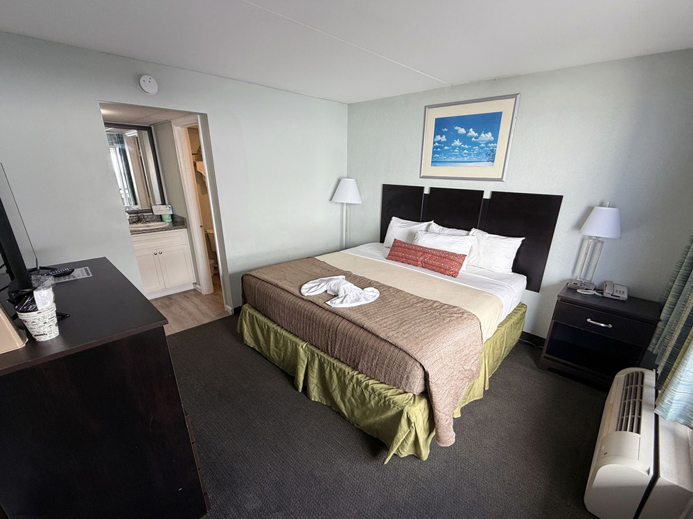 accommodation Side View with 1 King Bed